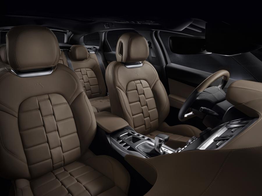 Интерьер DS 5 Prestige 2017 года  (фото 7 из 7)